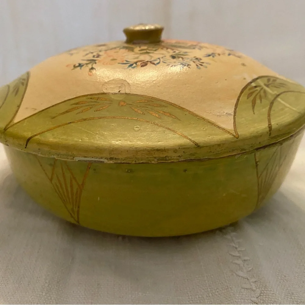 Vintage 1950’s floral green Japan painted paper mache lidded box-Dresser Jewelry